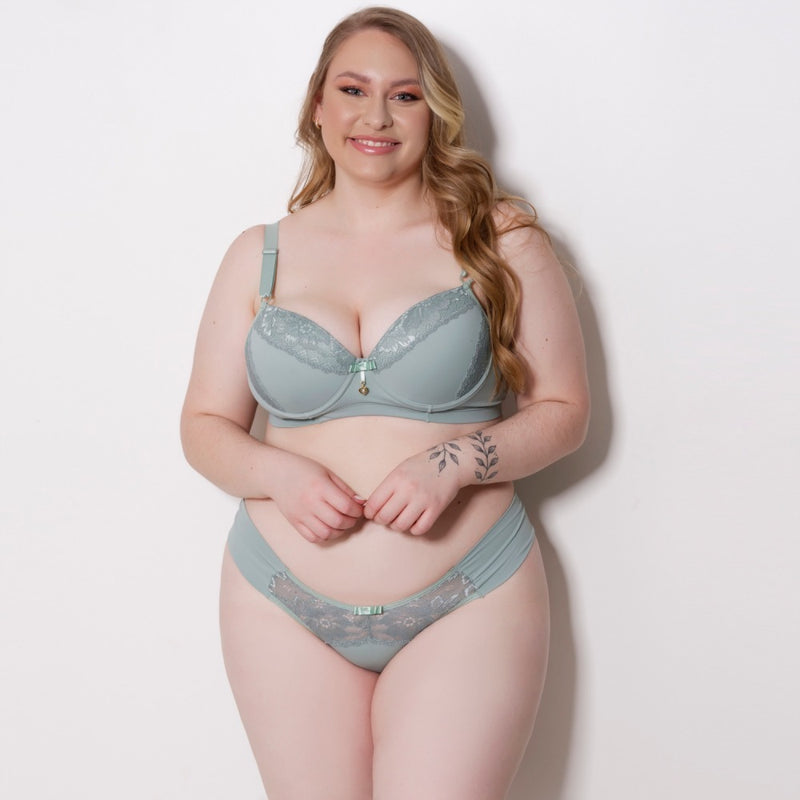 Sinta-se Linda e Confortável: Conjunto Plus Size com Bojo e Renda para Todo Momento!